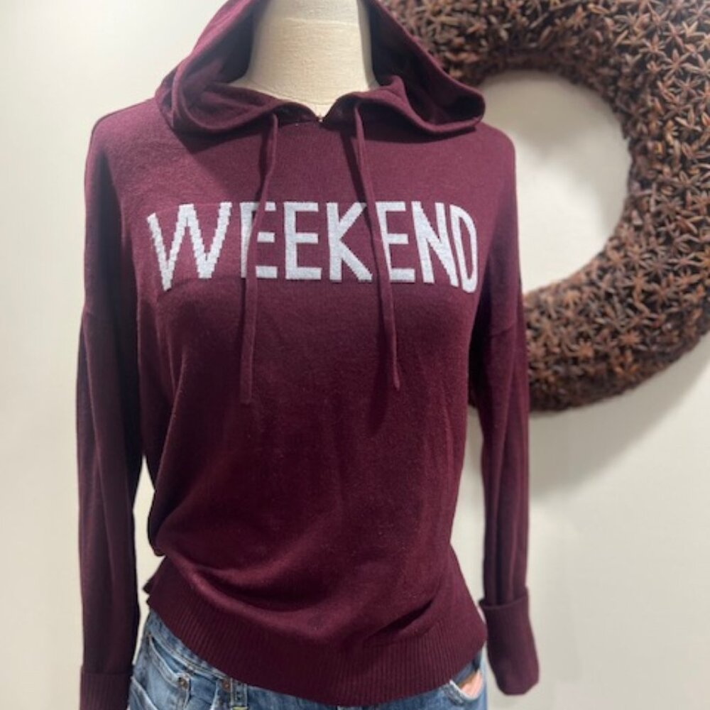 Burgundy "Weekend" sweater with hood